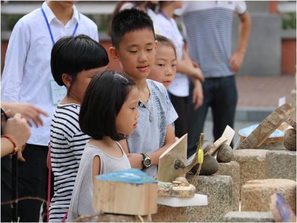 厦门大学举办灾后林木资源再利用作品展