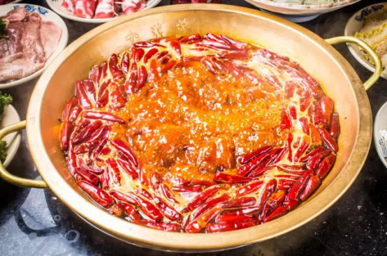 在炎热的广州来一场火辣辣的火锅盛宴