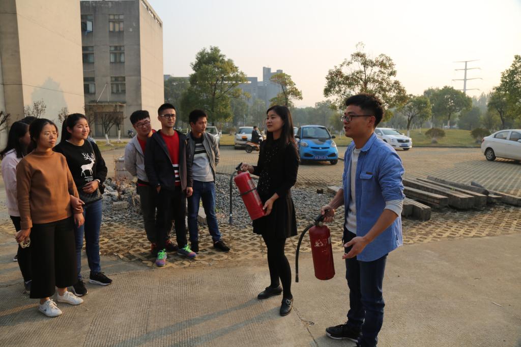 南昌工程学院研究生处开展消防日安全演练活动