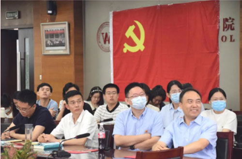 人大法学院党委组织师生党员集中观看庆祝中国共产党成立100周年大会
